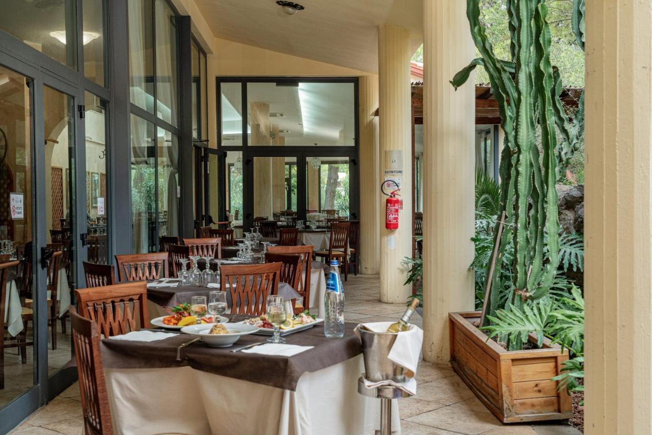 Club Esse Palmasera Hotel