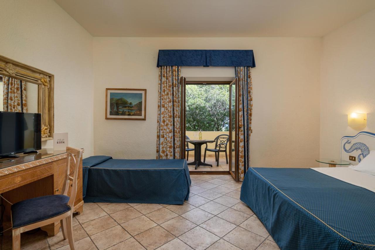 Club Esse Palmasera Hotel 4*